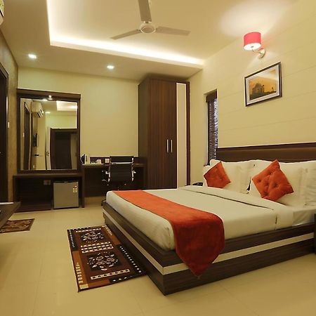 Hotel Premiere Villa  Varanasi Exterior foto