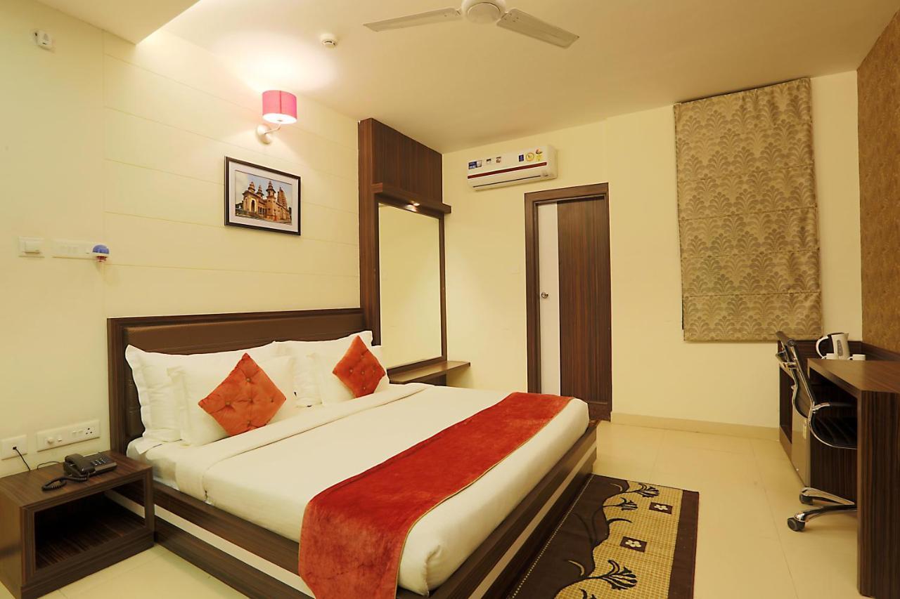 Hotel Premiere Villa  Varanasi Exterior foto